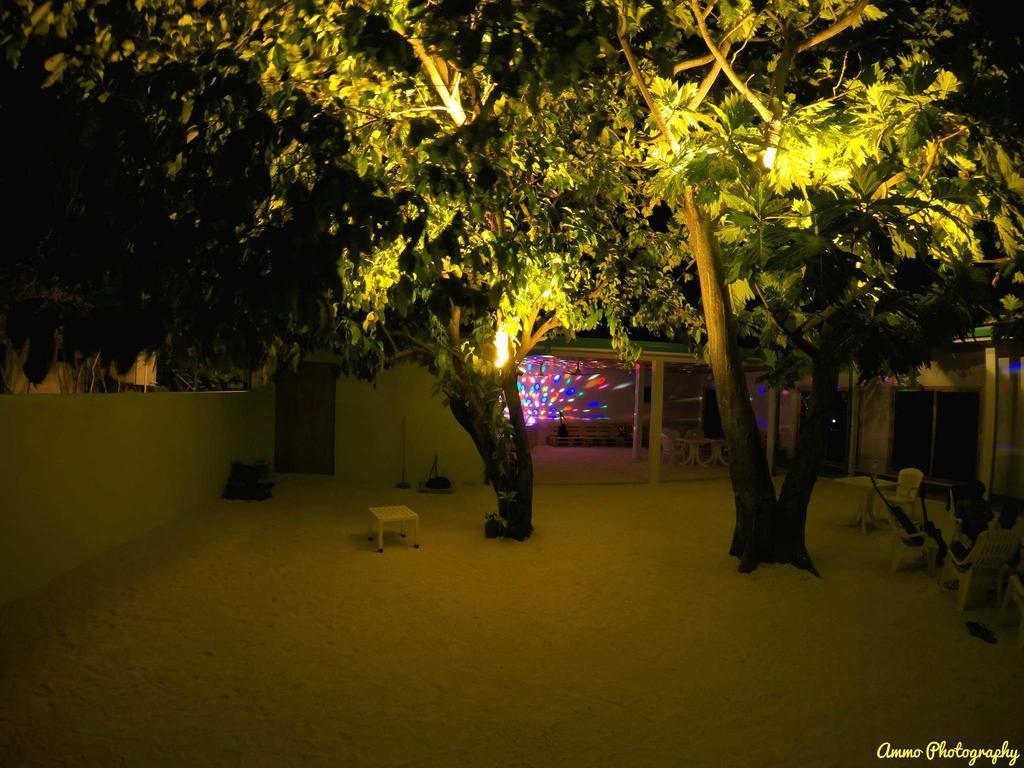 Crystal Dhiffushi Hotel Exterior foto