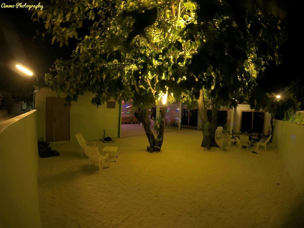 Crystal Dhiffushi Hotel Exterior foto