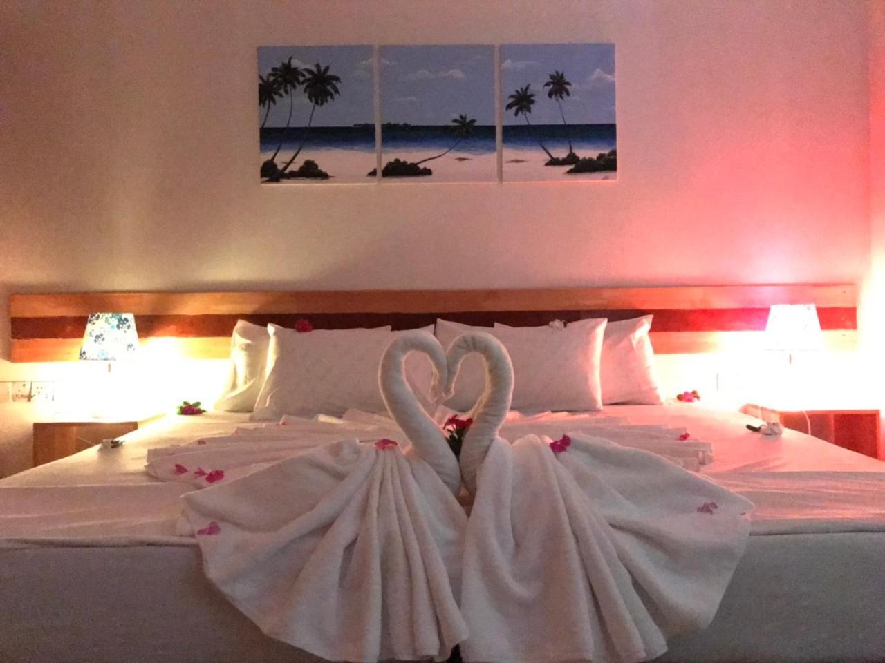 Crystal Dhiffushi Hotel Exterior foto